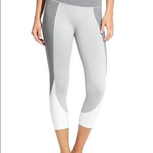 Athleta Flow Chatarunga Capri Leggings